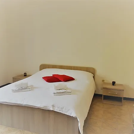 بيت ضيافة Sonia House 1 اباديا لاريانا